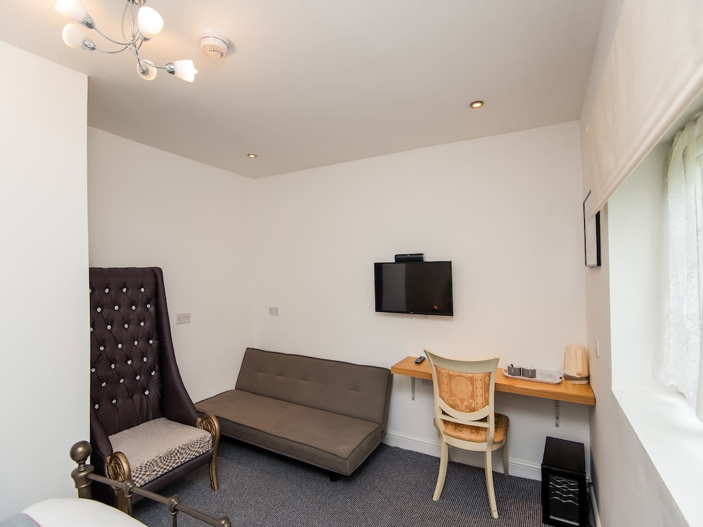 Deluxe Triple Room, 1 Double Bed With Sofa Bed photo 3