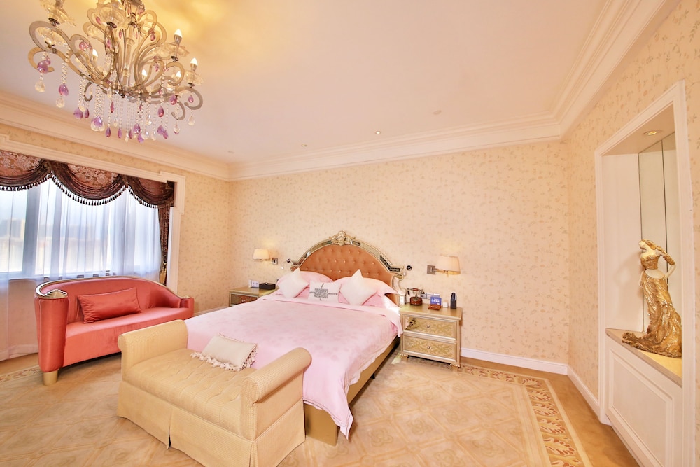 Honeymoon Suite, City View photo 2