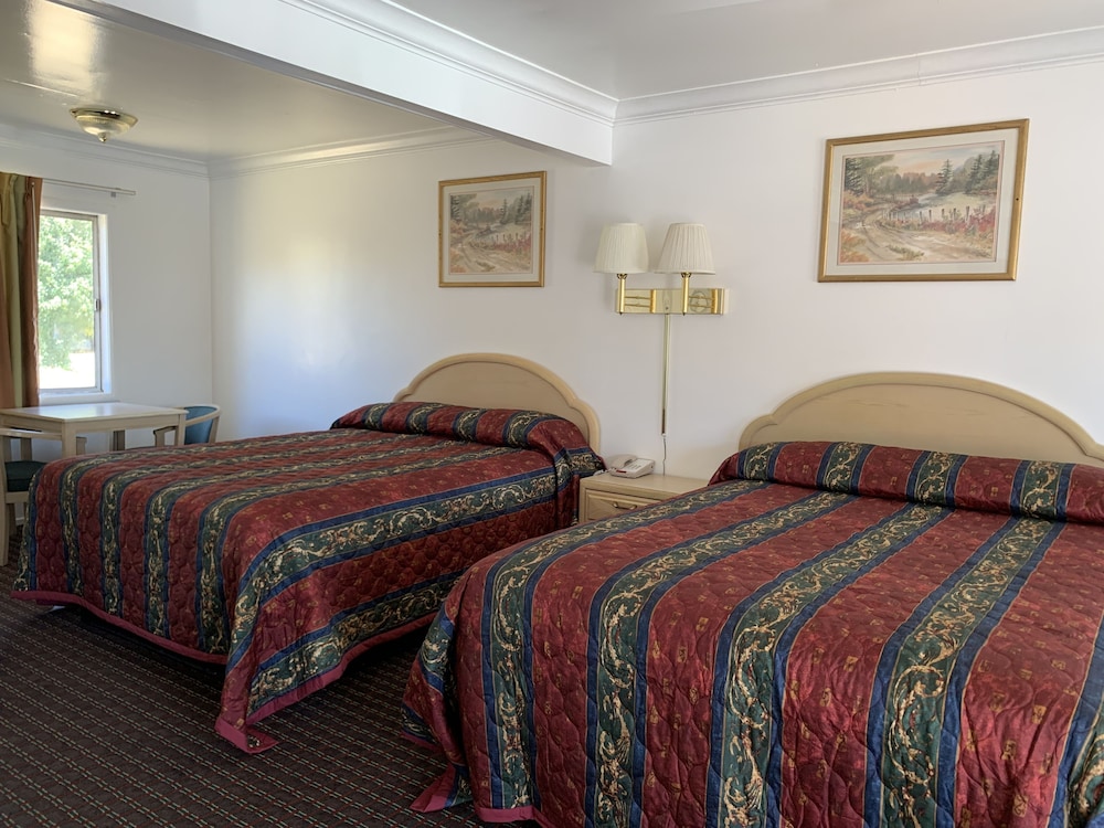 Room, 2 Queen Beds, Non Smoking photo 1