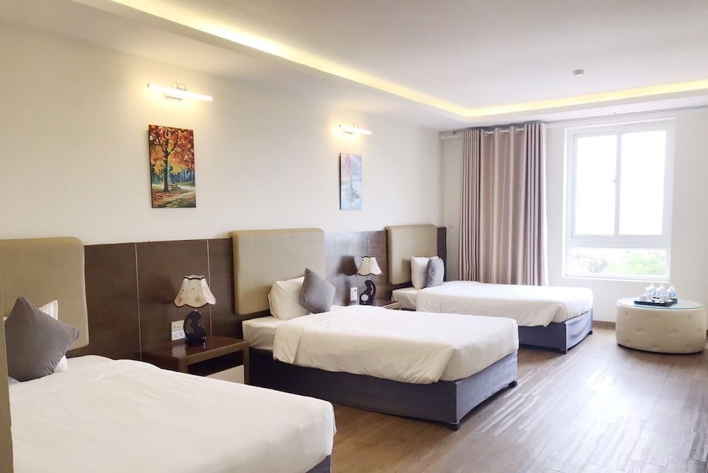 Deluxe Triple Room, 1 Bedroom, Non Smoking, Beach View photo 2