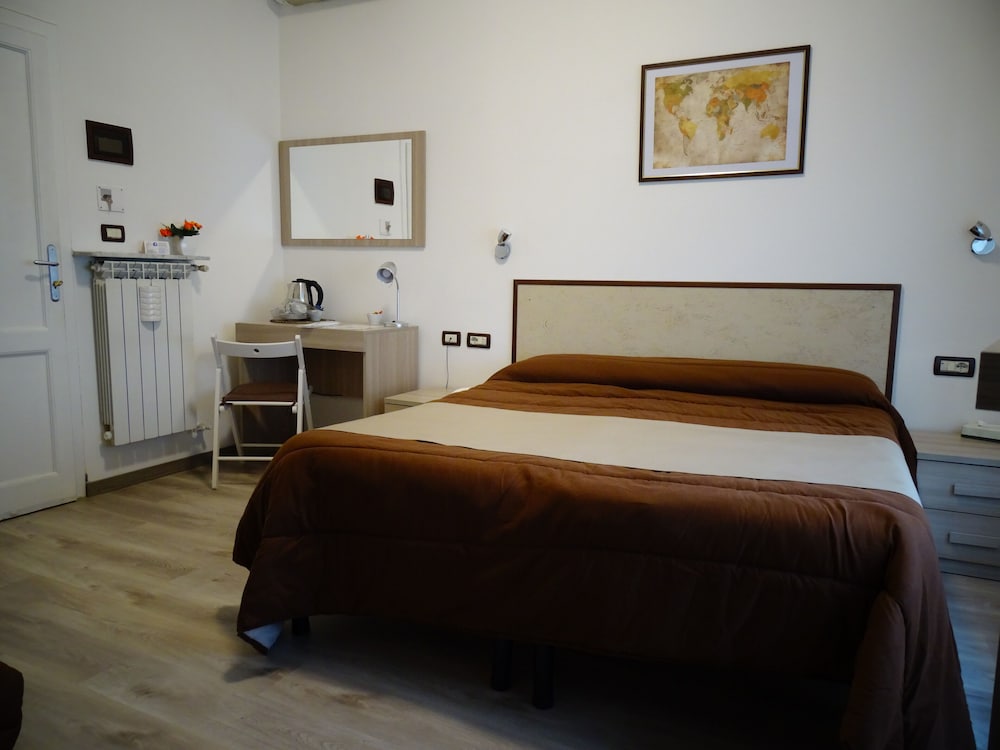 Basic Triple Room photo 3