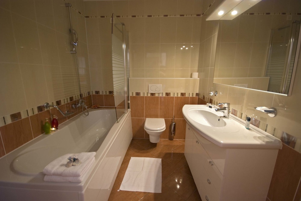 Superior Double Room, Balcony, Sea View - Photo 9