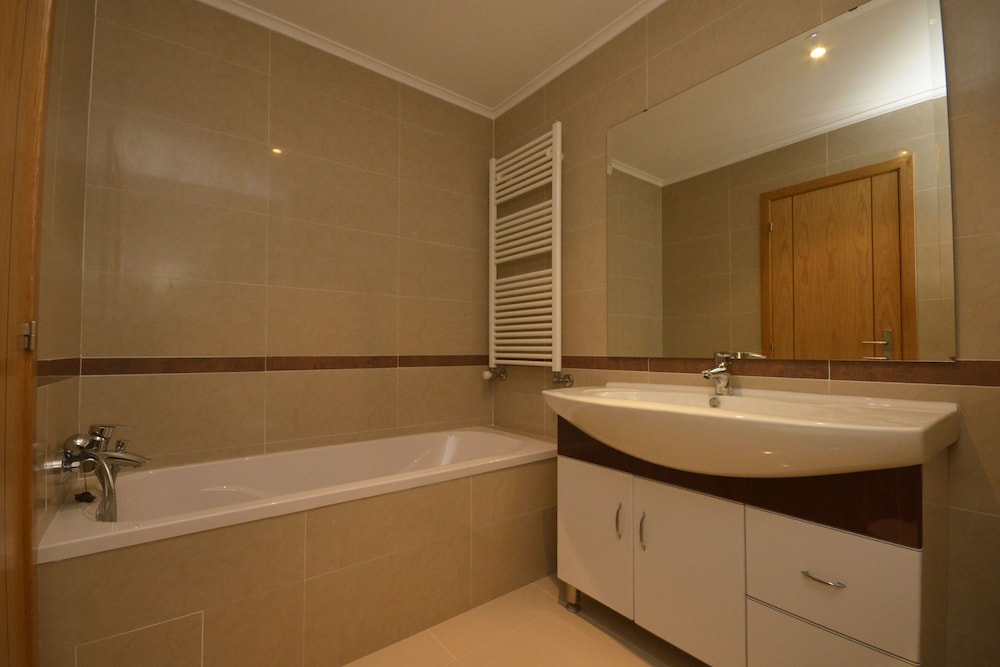 Deluxe Apartment, 3 Bedrooms, Kitchen photo 3