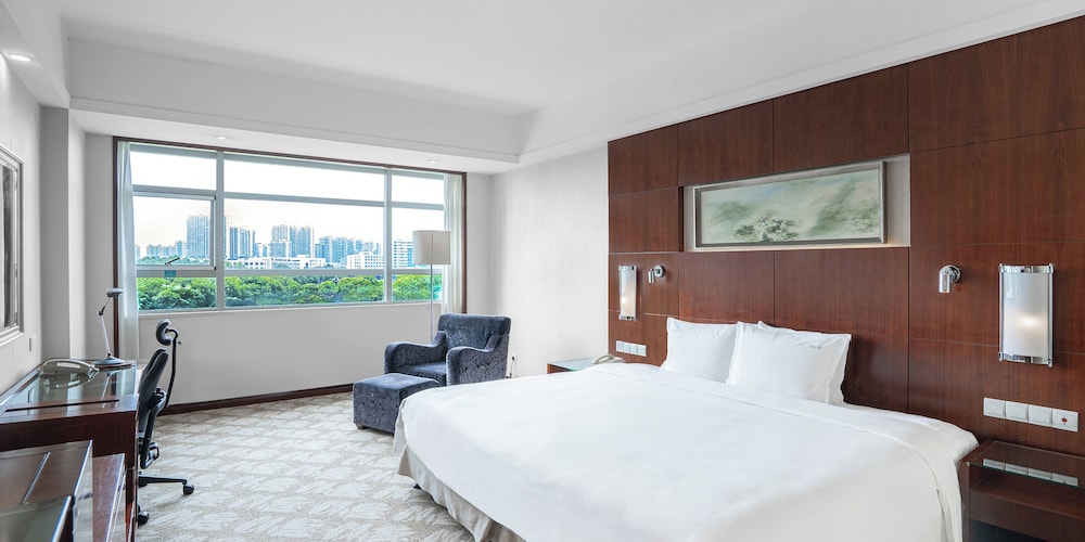 Standard Room, 1 King Bed, Garden View - Photo 9