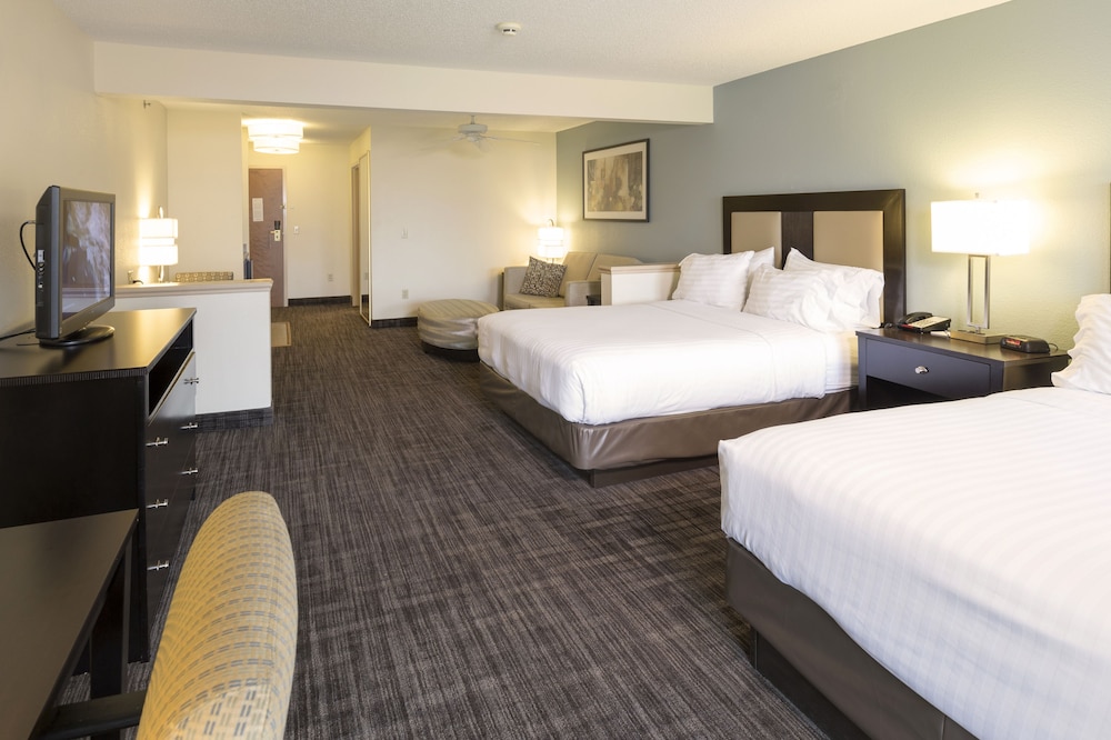 Suite, 1 King Bed, Jetted Tub, Courtyard View - Photo 2