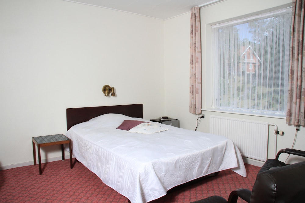 Single room facing land