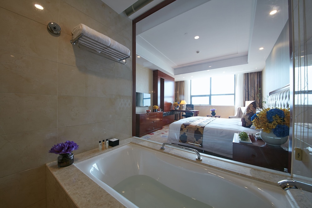 Deluxe Twin Room, City View photo 2