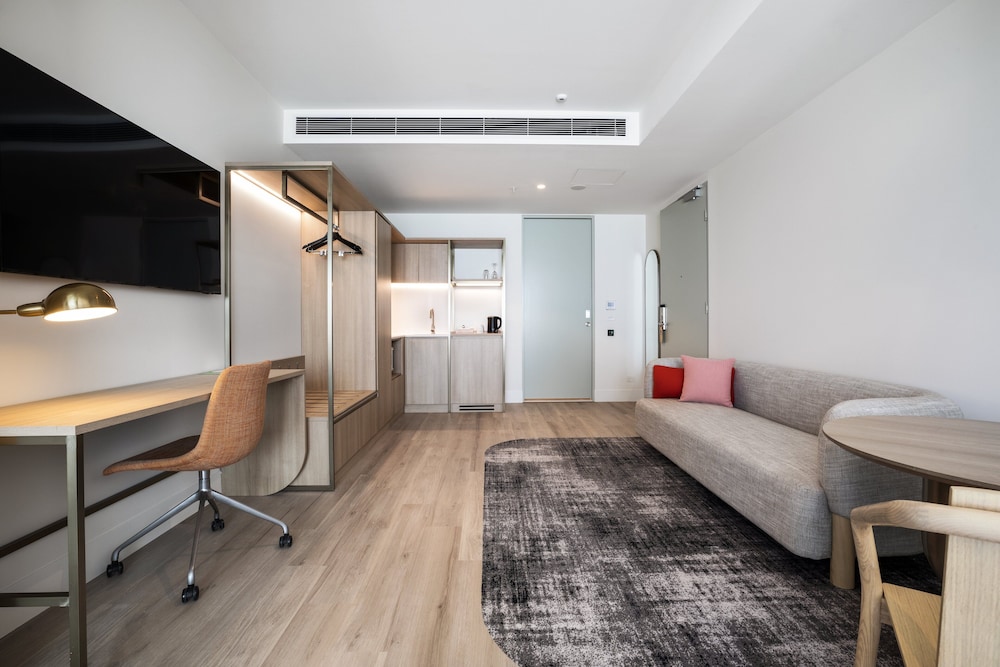 Suite, 1 Bedroom, Kitchenette, Bay View (Dining) - Photo 4