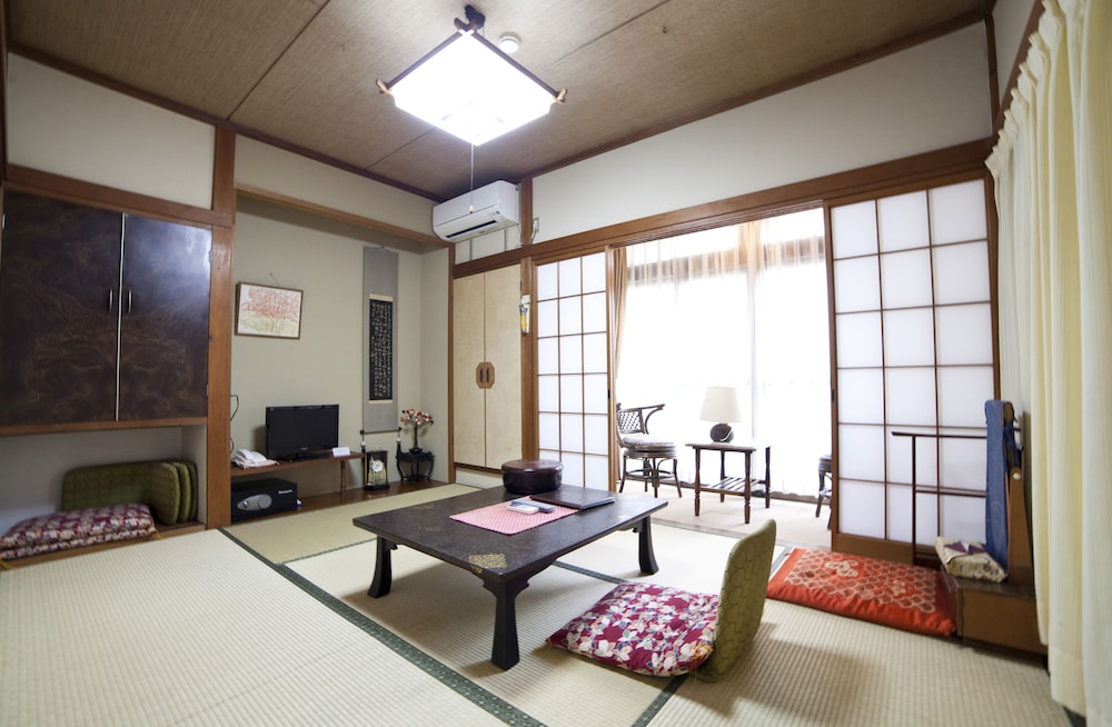 Economy Triple Room with 3 Japanese Futons photo 2
