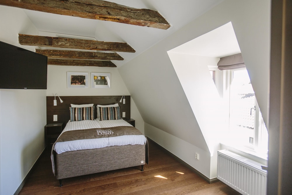 Junior Suite, 1 Queen Bed, Non Smoking (with Sofabed)