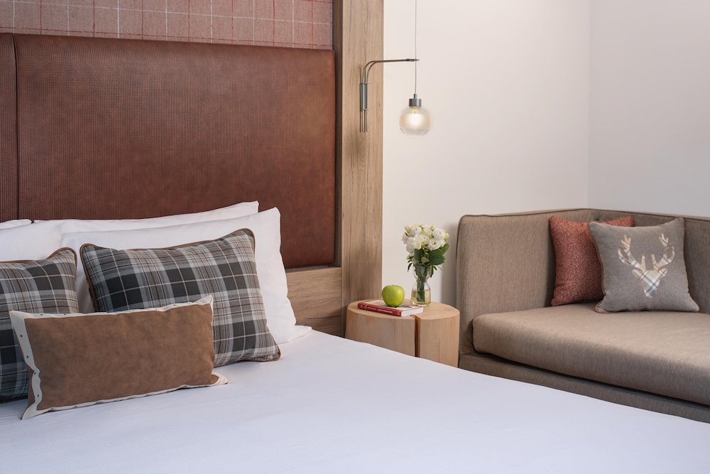 Superior Room (Extra Bed 2 adults + 1 child) photo 1