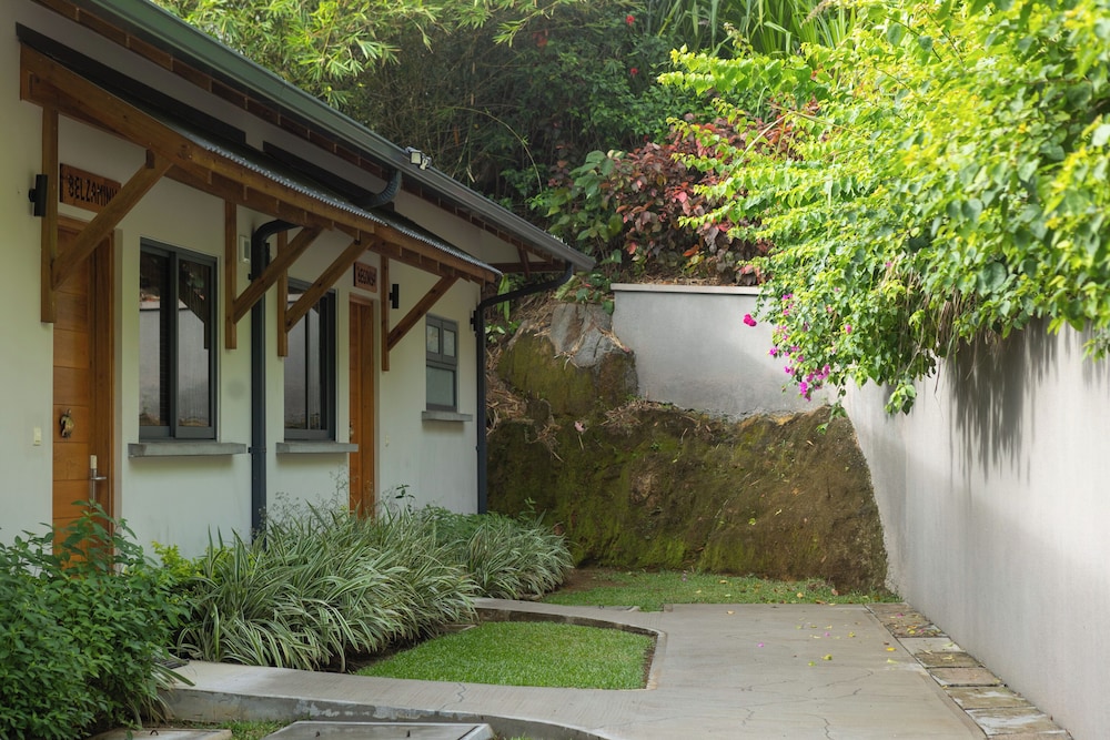 Classic Chalet, 1 Bedroom, Ocean View, Garden Area photo 3