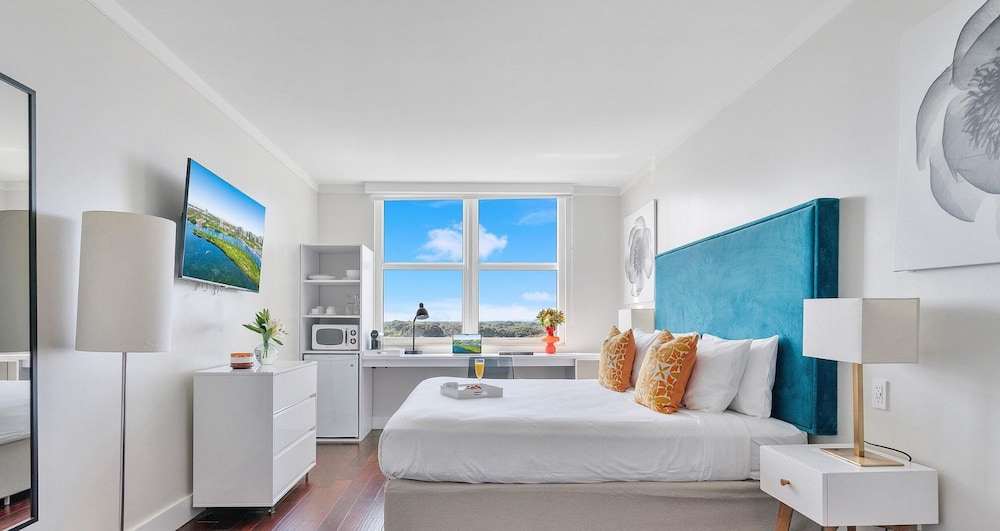 Presidential Apartment, 2 Bedrooms, Balcony, Ocean View1002 photo 1