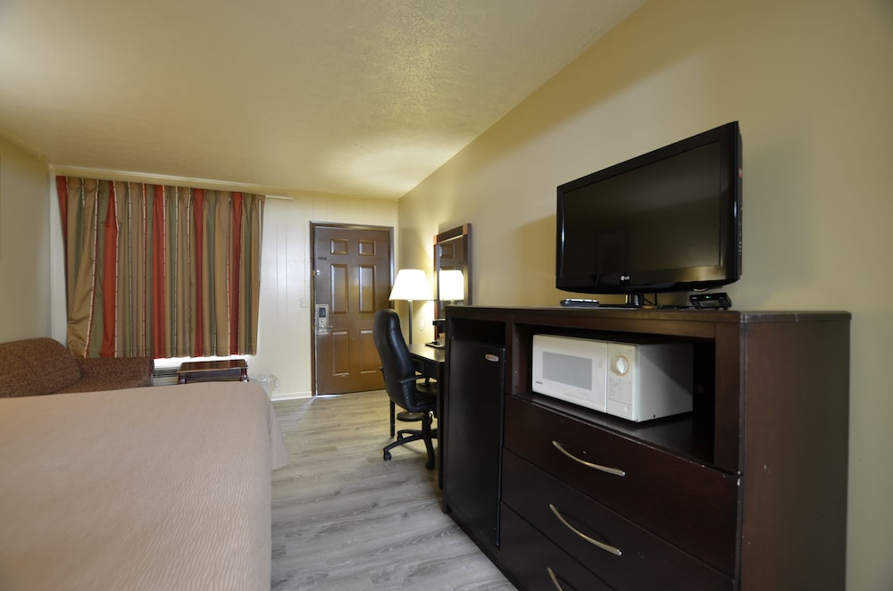 1 King Bed-Non Smooking photo 2