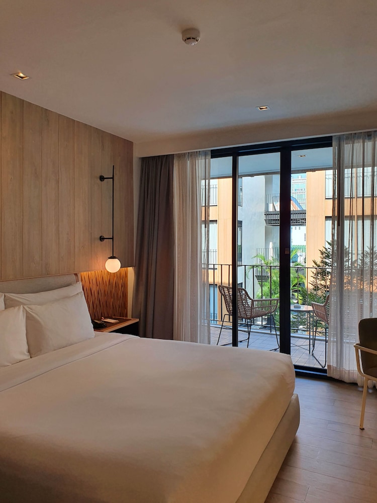 Junior Suite, 1 King Bed, Balcony, Pool View