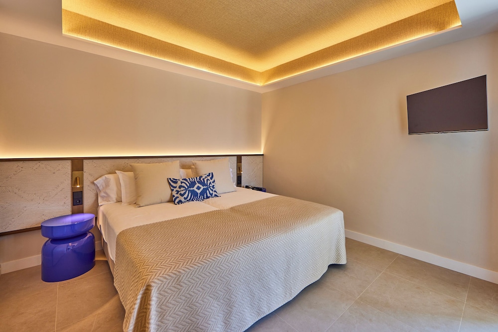 Family Suite, Balcony, Garden View (2 adults + 1 child)