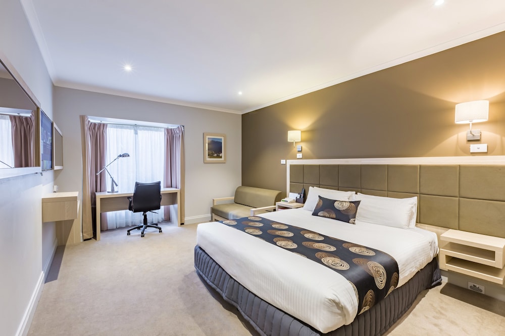 Premium King Suite photo 2