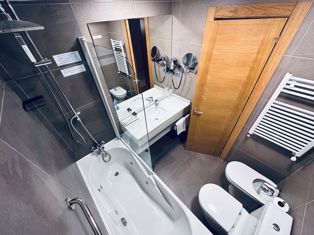 Double or Twin Room, Jetted Tub, Sea View