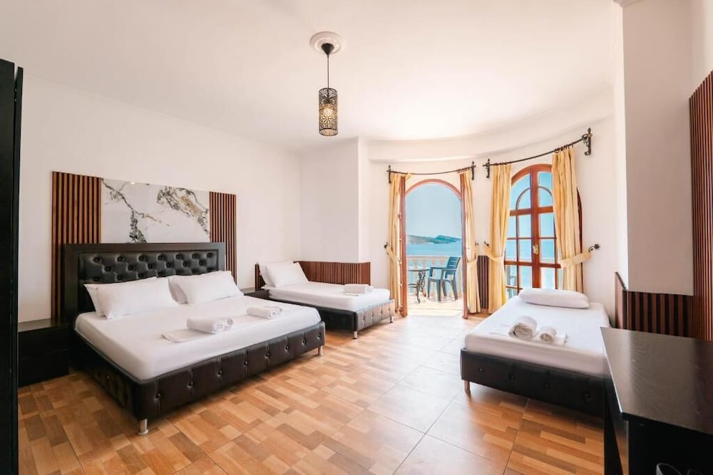 Classic Quadruple Room, Sea View photo 2