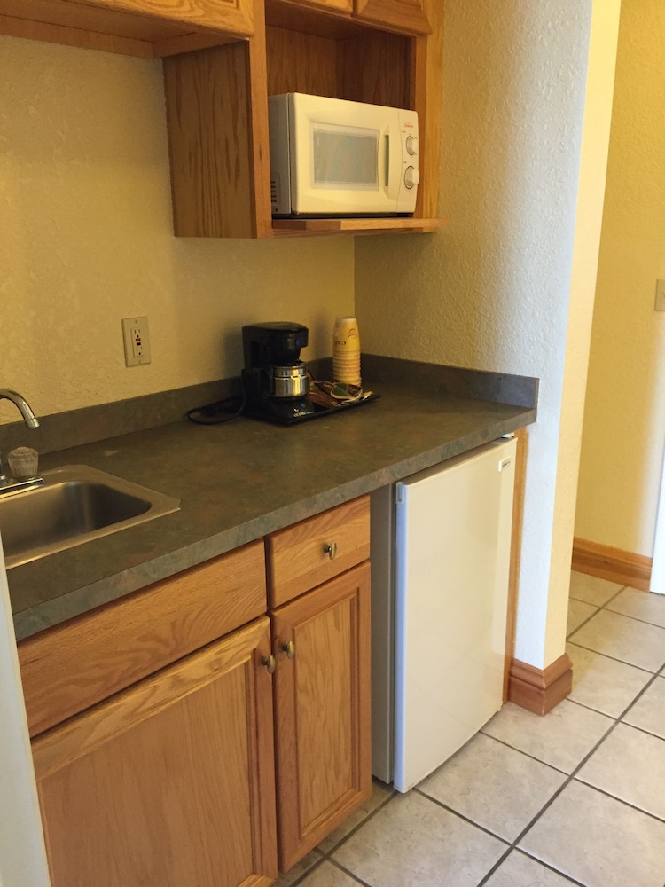 Deluxe Suite, 2 Bedrooms, Balcony, Lake View