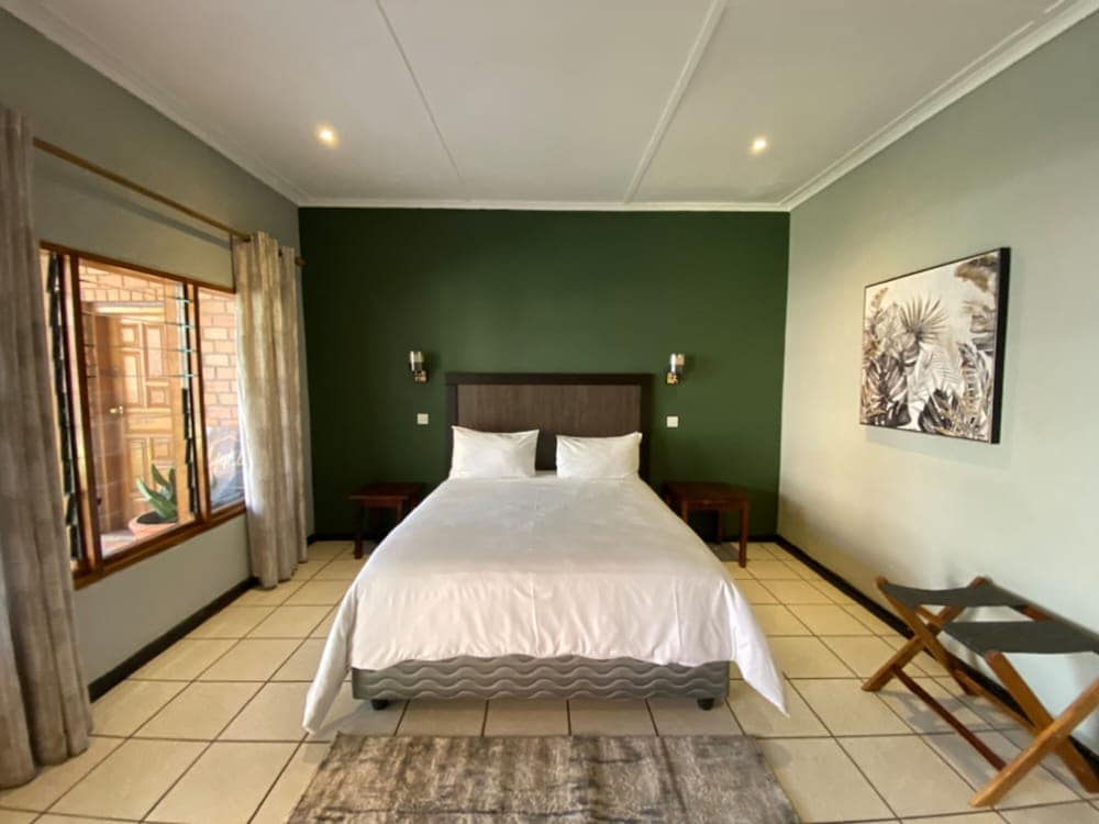 Deluxe Room, 1 Queen Bed, Non Smoking photo 3