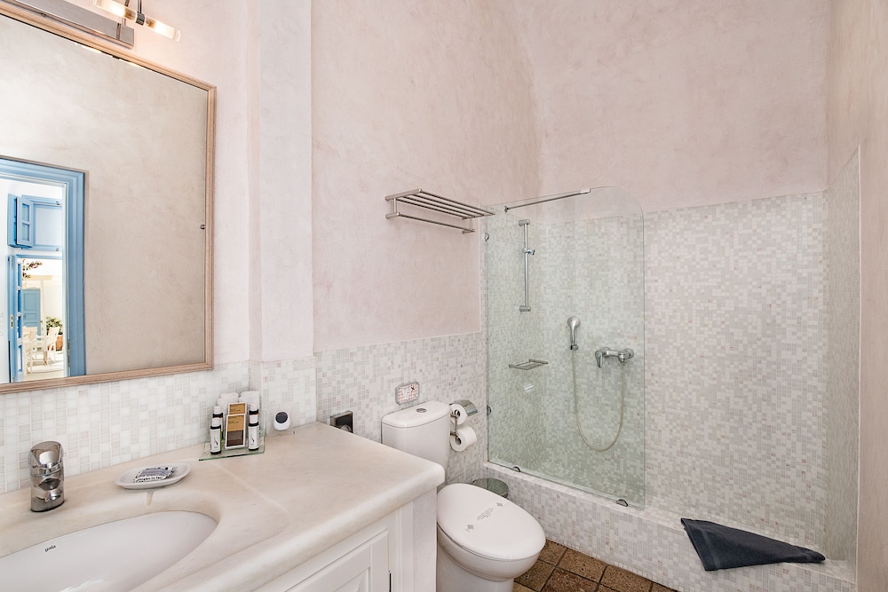 Double Room (Caldera View) - Photo 8
