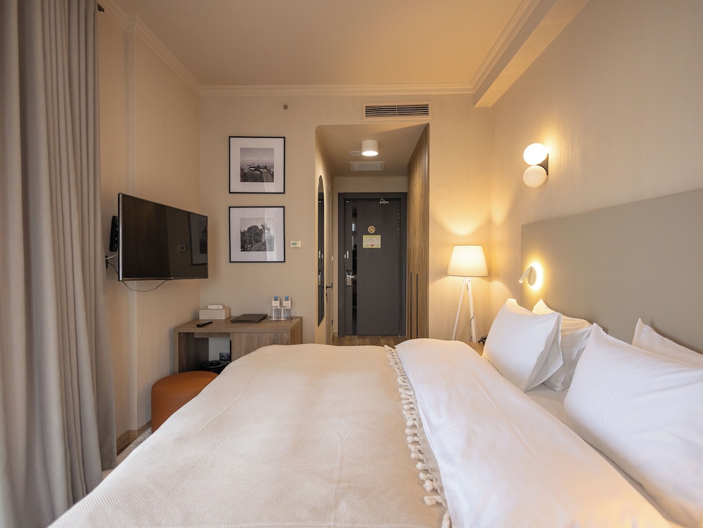 Junior Double or Twin Room photo 1