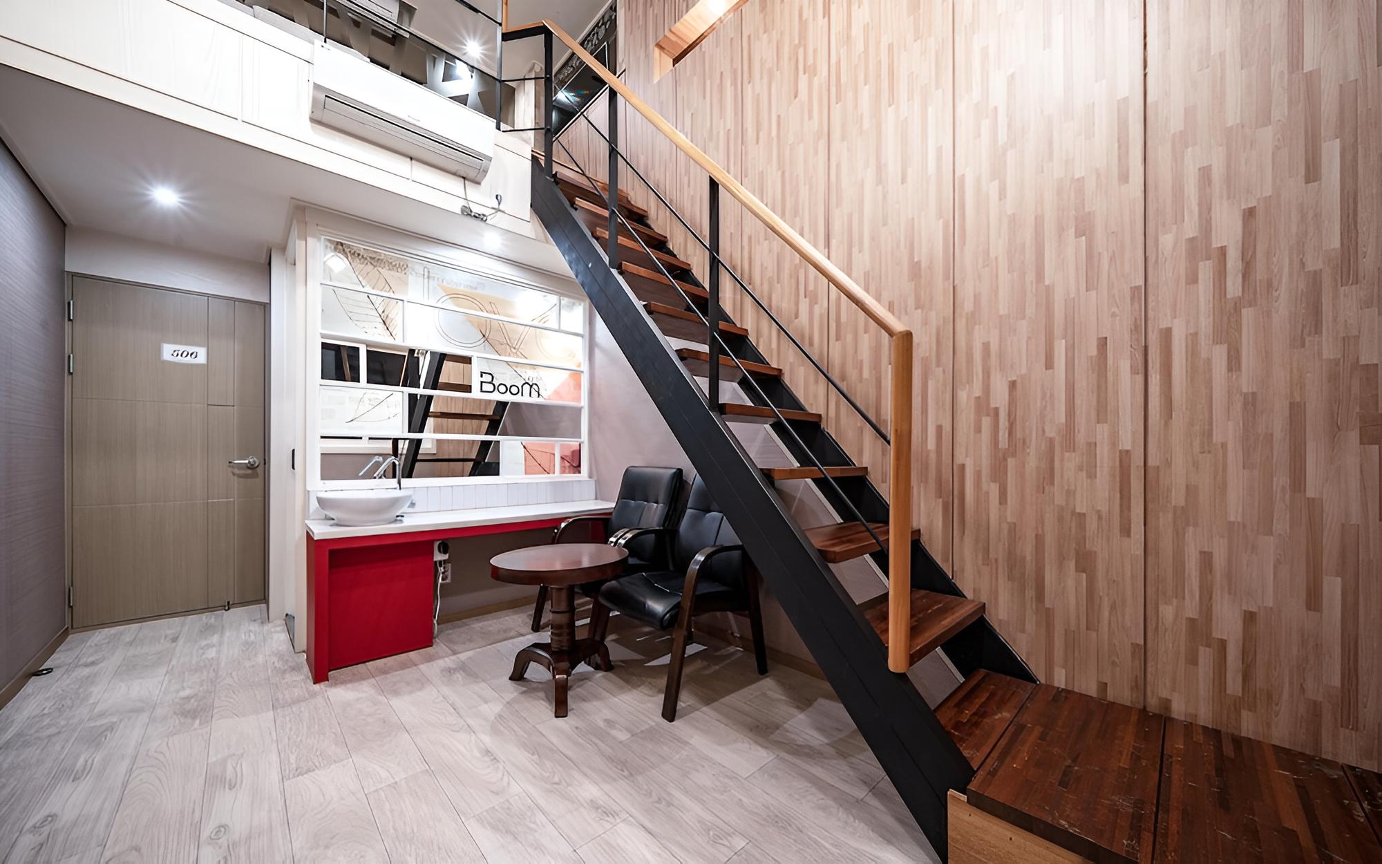 Room (Duplex room (Netflix available clean ) - Photo 7