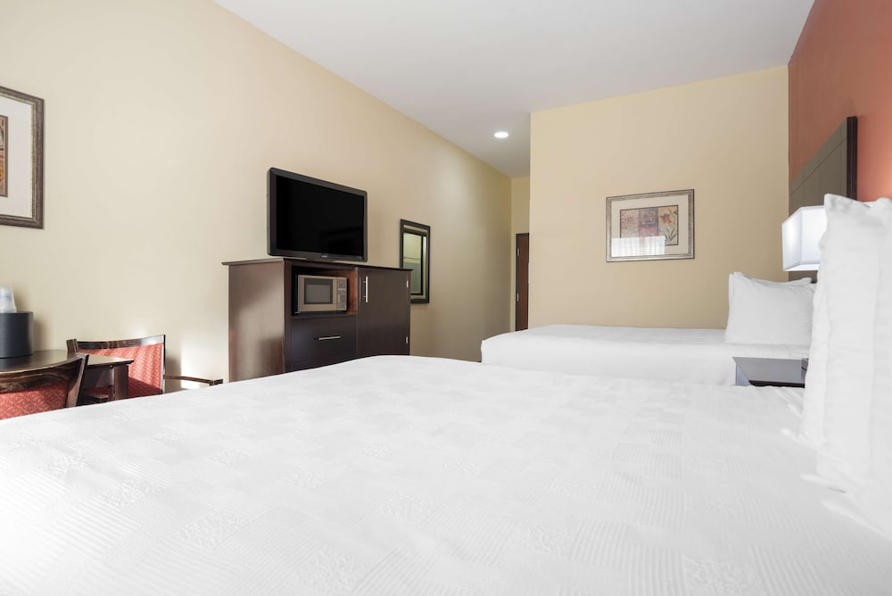 Standard Room, 2 Queen Beds, Non Smoking, Refrigerator & Microwave - Photo 2
