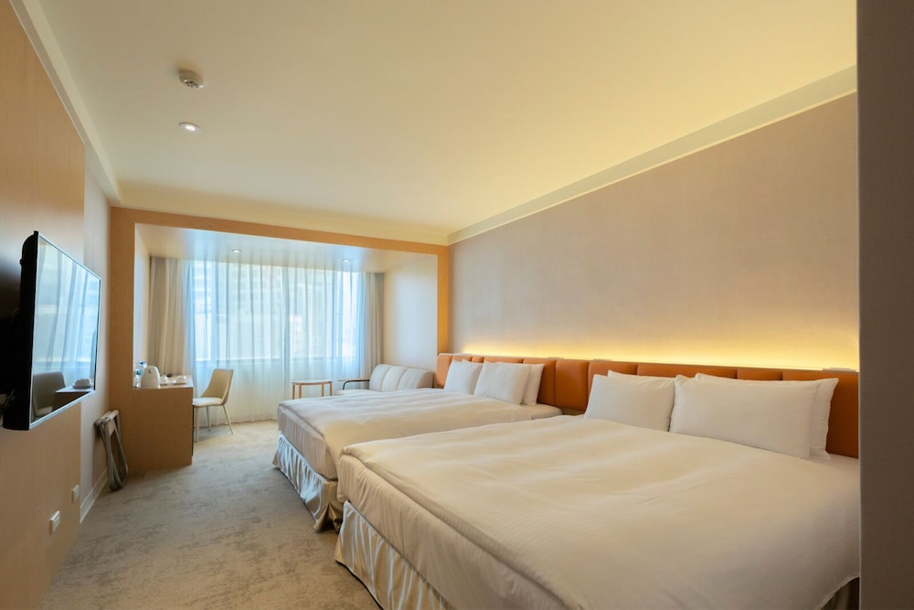 Premium Family Room photo 1