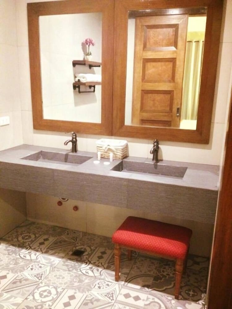 Ambassador Suite photo 2