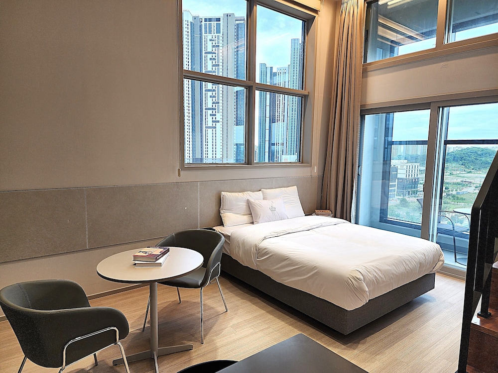 Family Twin Room, City View