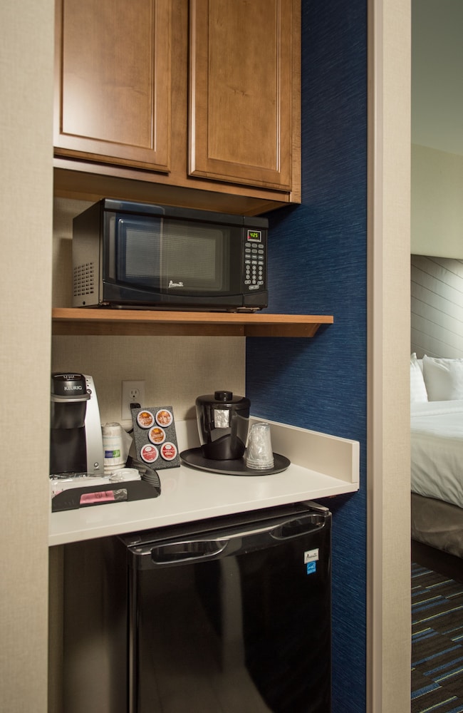 Suite, 1 King Bed with Sofa bed, City View photo 3