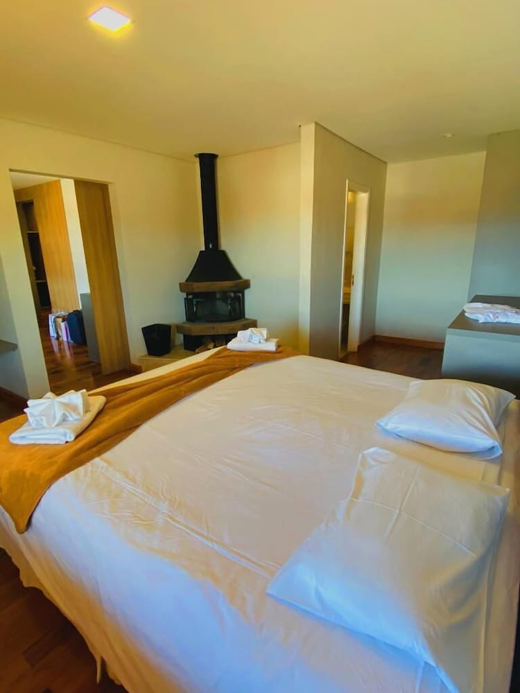 Standard Quadruple Room thumbnail 5