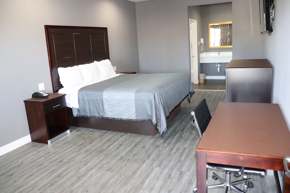 Standard Room, 1 King Bed, Non Smoking