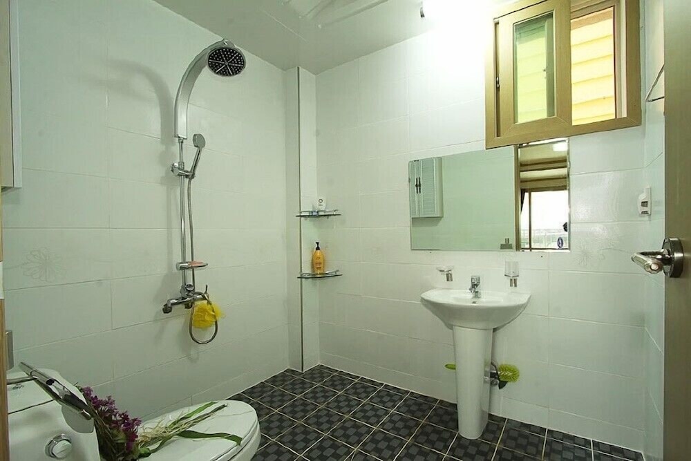 Room (103) - Photo 2