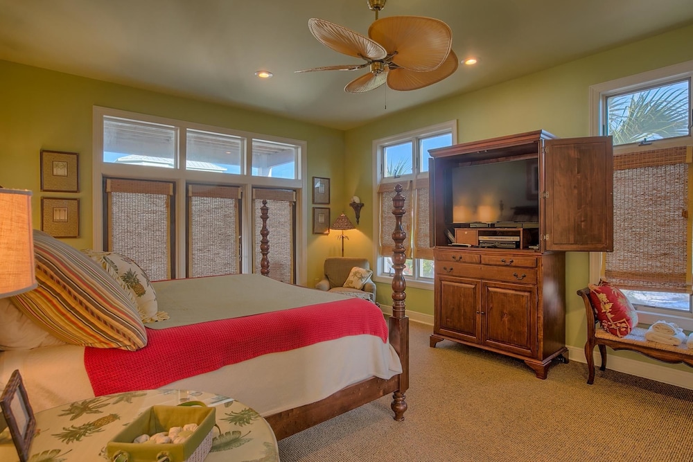 Apartment, 4 Bedrooms, Sea Facing photo 1