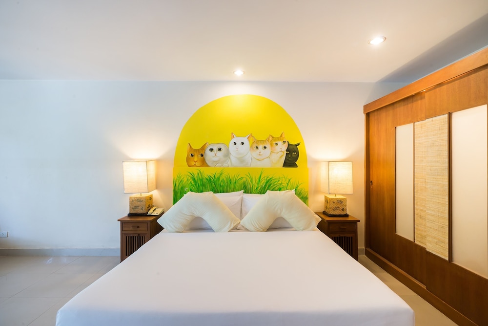 Deluxe Pool Access Room-Pet Friendly - Photo 2