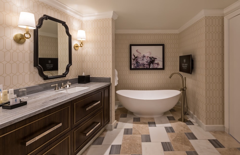 Julius Signature Suite, 1 King - Photo 4