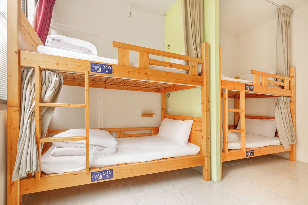 Bed in 4-Bed Female Dormitory Room photo 1