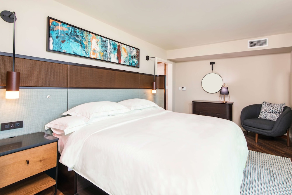Deluxe Suite, 2 Bedrooms, Partial Ocean View