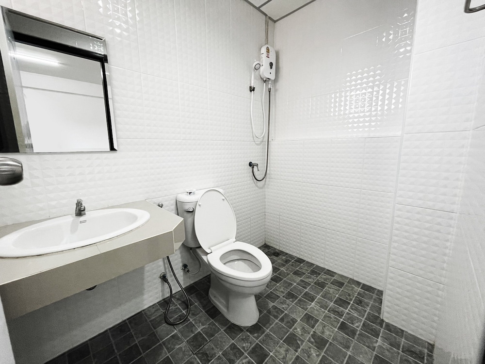 Deluxe Room, 1 King Bed, Accessible, Garden View photo 2
