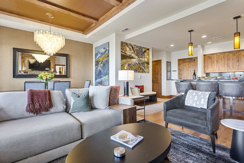 Condo, 3 Bedrooms