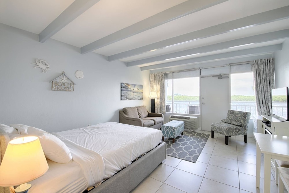 Room (209 Little Harbor Inn)