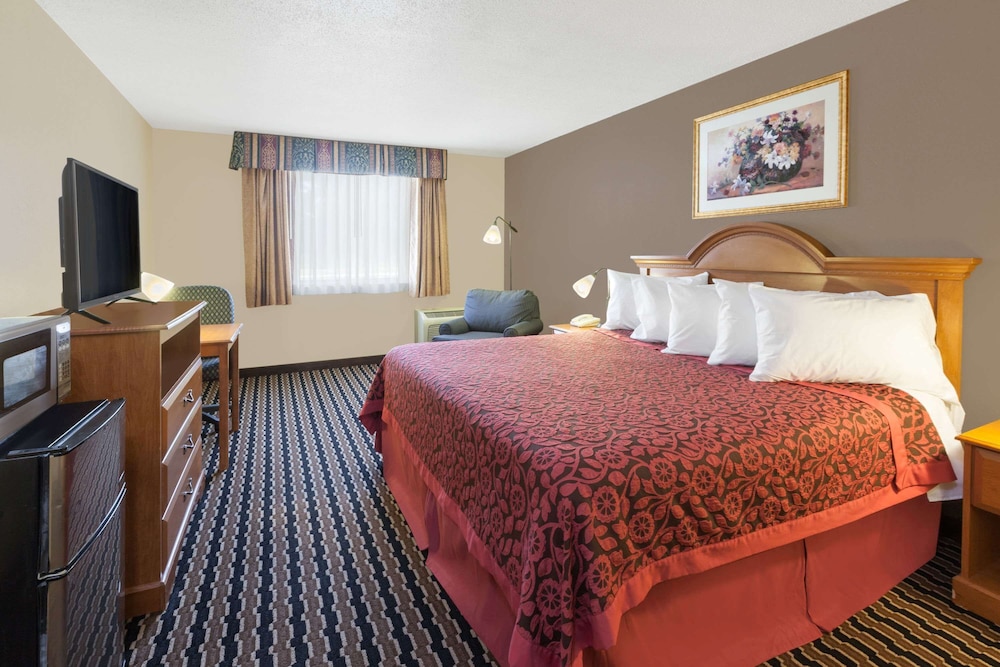 Standard Room, 1 King Bed - Photo 1