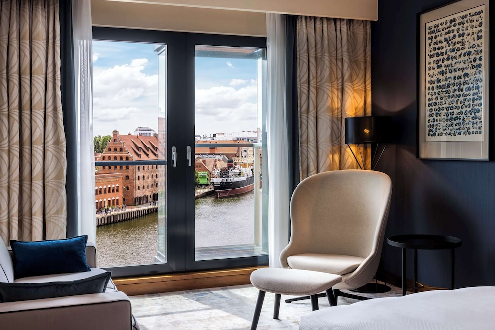 Deluxe Room, 1 King Bed with Sofa bed, River View - Photo 6