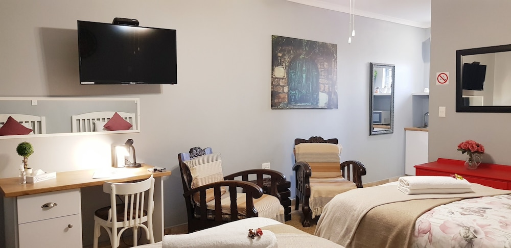Basic Twin Room - Photo 4