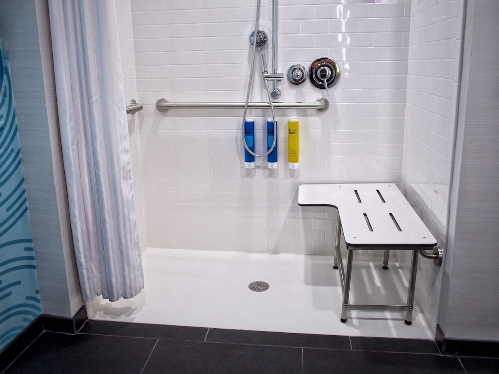 Room, 2 Queen Beds, Accessible (Hearing)