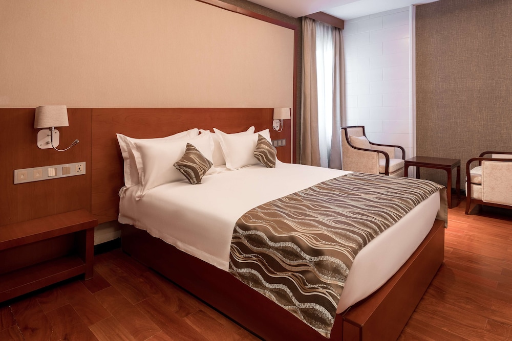 Suite, 1 King Bed, Non Smoking