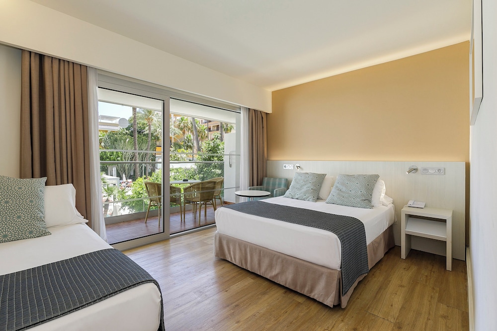 Room, Pool View (Sol, 2 Ad + 1 Ch)